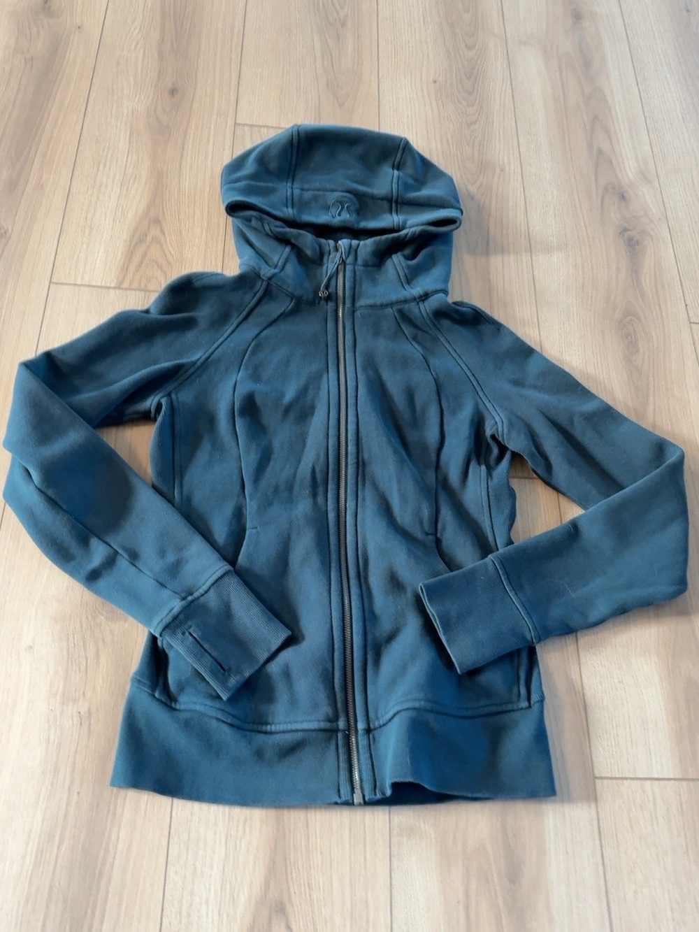 Lululemon Scuba Hoodie – Size 6 – Submarine 💙